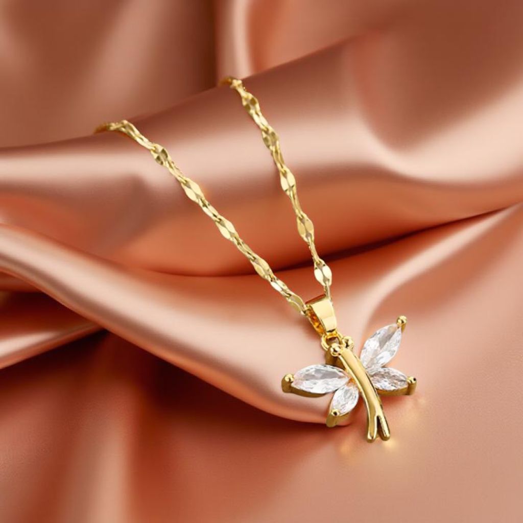 Schmetterlingstraum – Goldfarbene Edelstahlkette mit funkelndem Zirkonia
